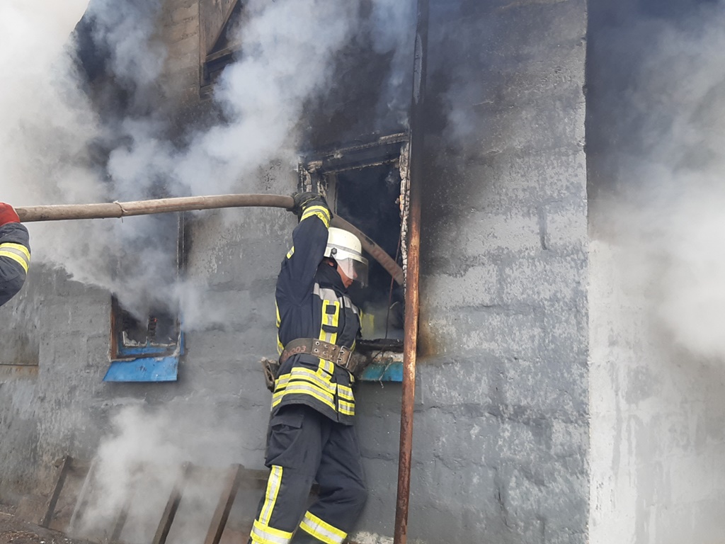 В Донецкой области в пожаре пострадала женщина