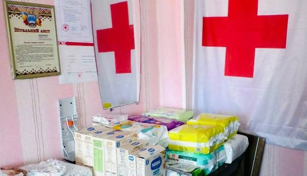 Многодетные семьи Покровска получают гуманитарную помощь от организации Красный Крест Украины