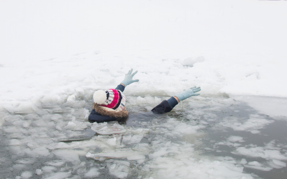 В Доброполье школьники спасли ребенка, провалившегося под лед