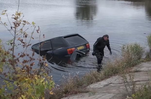 З річки в Покровському районі витягли Range Rover з трупом водійки