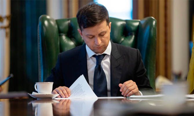 Зеленский подписал закон об отмене штрафных санкций по кредитам для ВПЛ