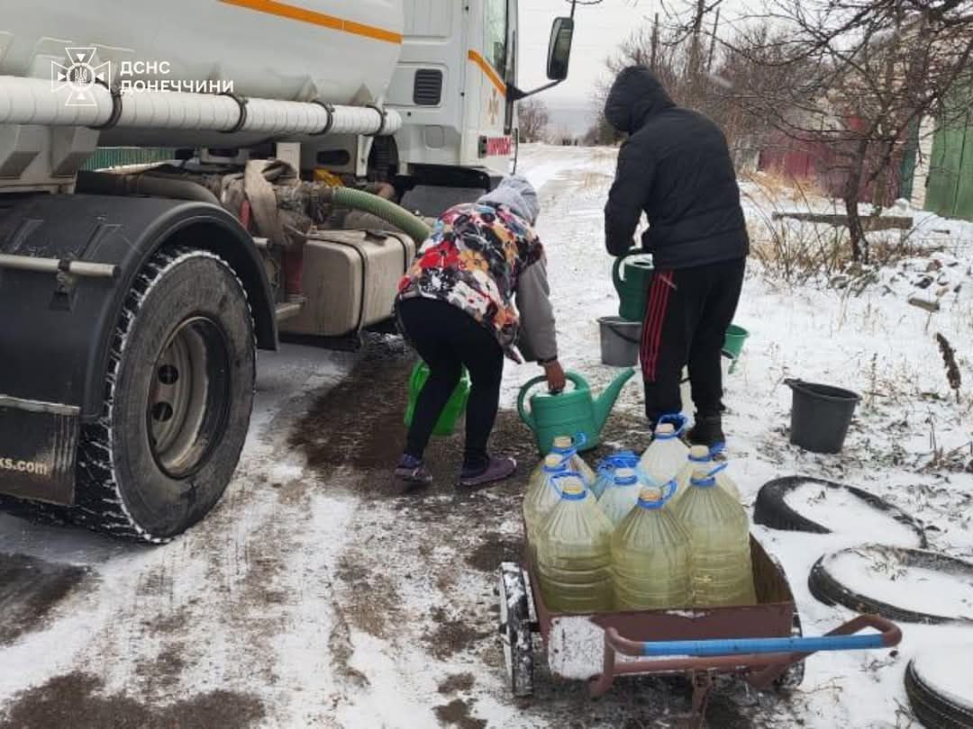 Для ремонту магістрального водоводу на Донеччині шукають спеціалістів: порив під водою