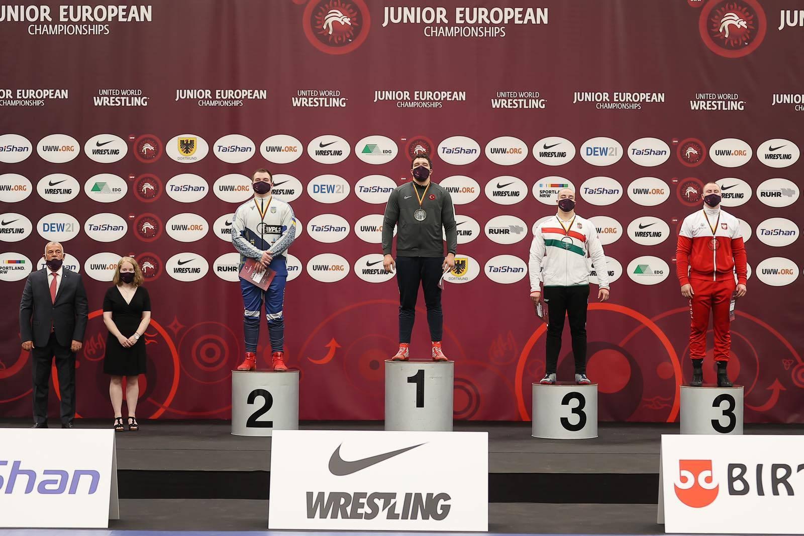 Спортсмен из Константиновки взял серебро на Чемпионате Европы по греко-римской борьбе