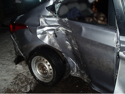 В Мариуполе пьяный военнослужащий врезался на автомобиле в электроопору