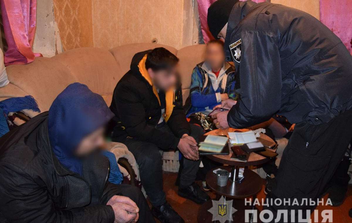 Трое жителей Константиновки занимались грабежами на территории Донецкой области