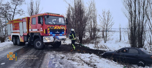 Спасатели девять раз оказывали помощь водителям на дорогах Донецкой области