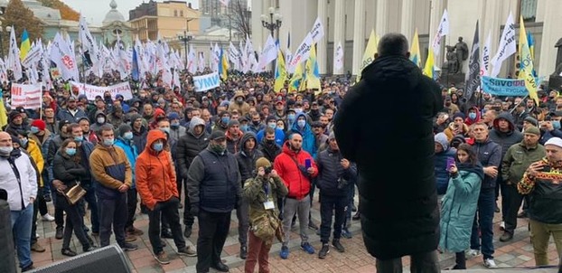 В Киеве две тысячи предпринимателей протестуют против введения РРО