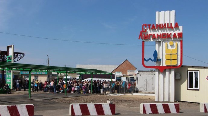 Женщина не смогла пересечь КПВВ из-за неправильно заполненного пропуска