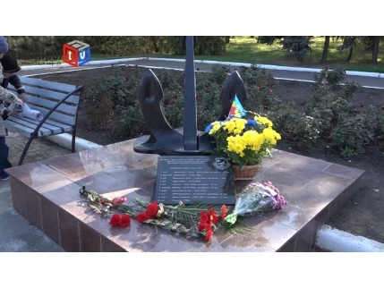 В Мариуполе открыли памятник погибшим морякам