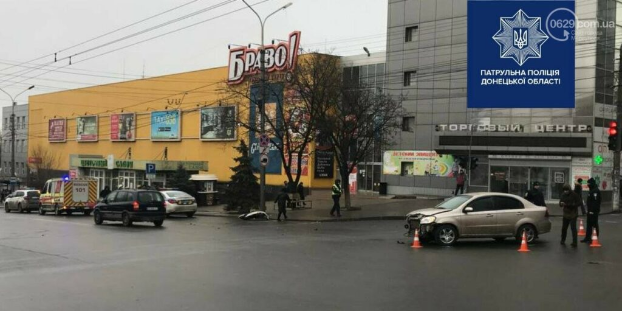 Легковушка и автомобиль ГСЧС столкнулись в Мариуполе