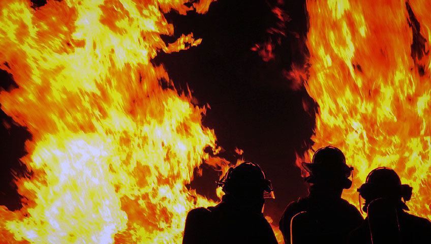 Пожар в Константиновке: Из пламени спасатели вынесли женщину