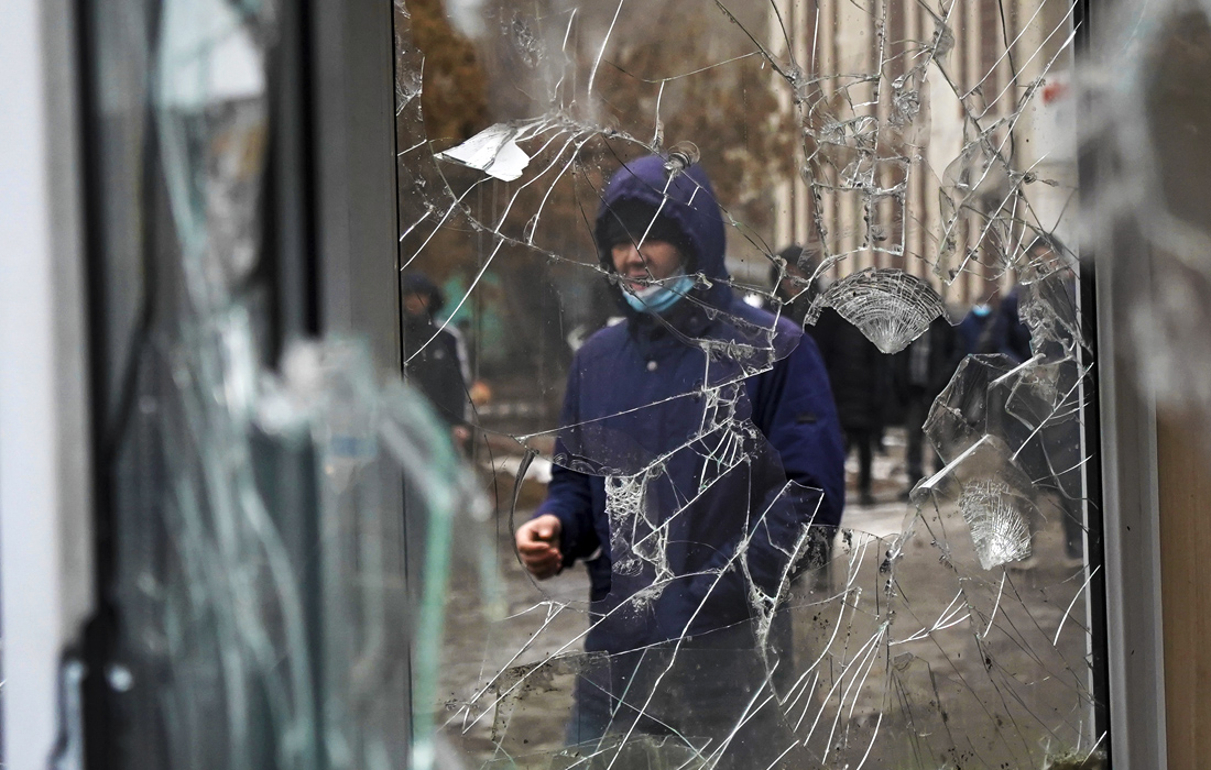 В Алматы во время протестов погиб ребенок