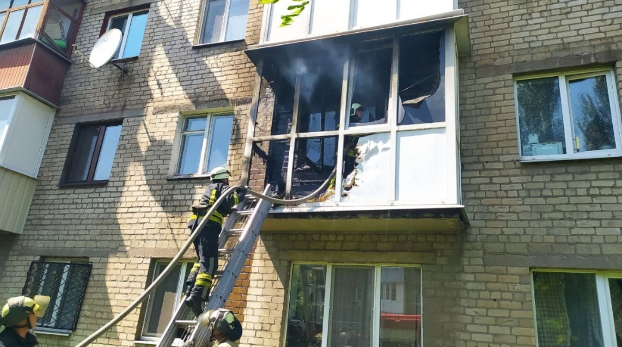 Балкон в жилой квартире сгорел на Донетчине (видео)