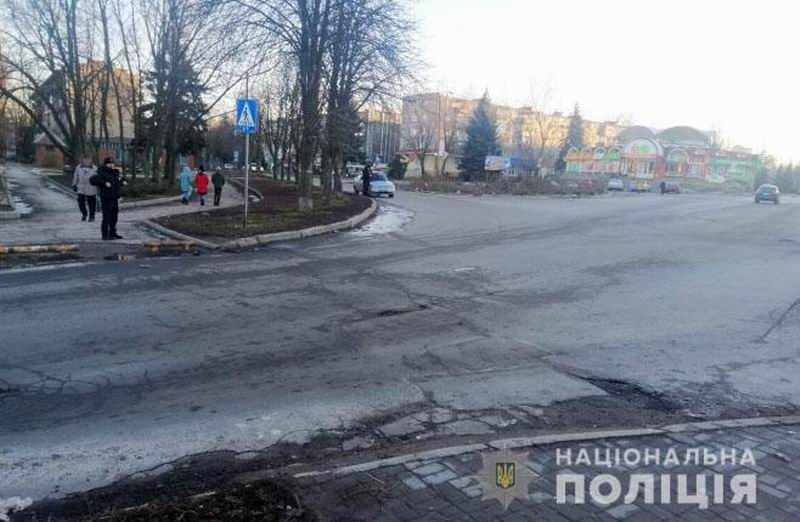 В Константиновке на перекрестке сбили женщину с ребенком