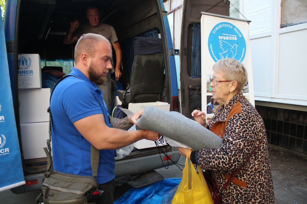 Власники пошкоджених будинків у Дружиківці отримали гуманітарну допомогу