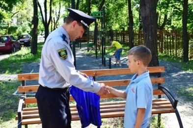 7-летний мальчик спас своих друзей от хулигана