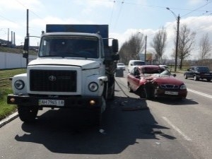 В Мариуполе произошло крупное ДТП: постадавших увезла скорая