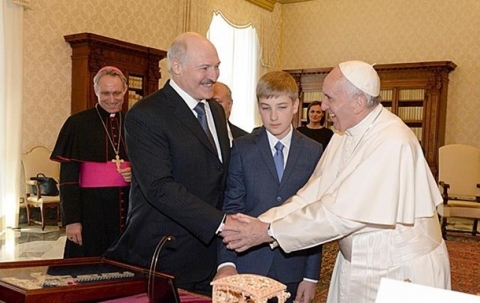 Папа Римский и Александр Лукашенко помолились за мир на Донбассе