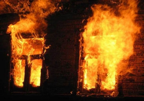 В результате пожара в Бахмуте пострадали два человека