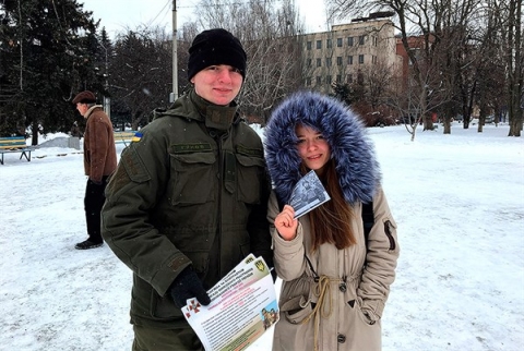 В Славянске нацгвардейцы агитируют молодёжь служить по контракту