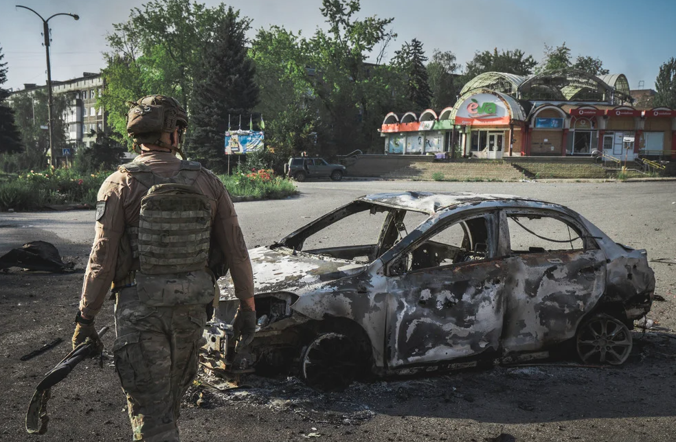 Бої за Костянтинівку: ворог намагається просунутися, місто під постійним обстрілом