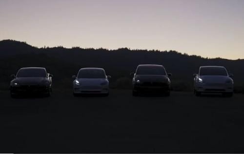 Четыре авто Тесла исполнили световое шоу под украинский Щедрик