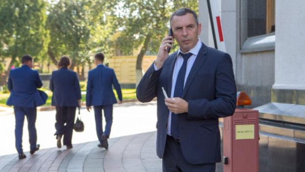 Проявление слабости: Зеленский отреагировал на обстрел авто своего помощника