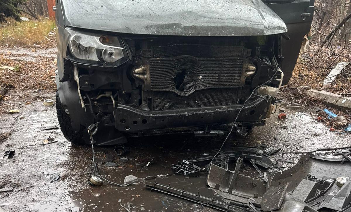 Російські дрони атакували евакуаційний автомобіль у Костянтинівці, а потім ударили по цивільному