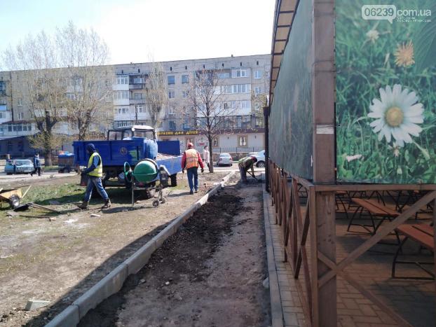 В Мирнограде на микрорайоне «Светлый» обустроили   новые тротуары