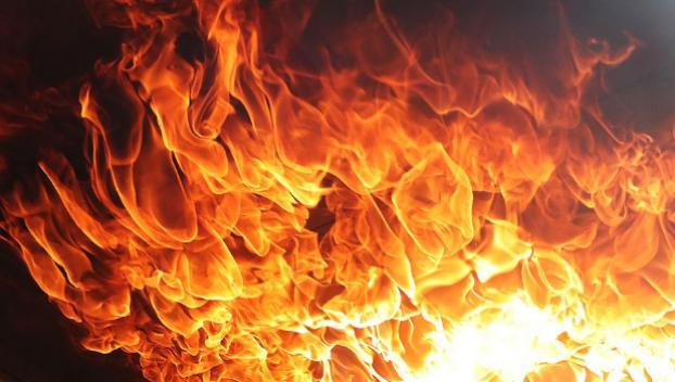 В Донецкой области из горящей квартиры спасли мужчину