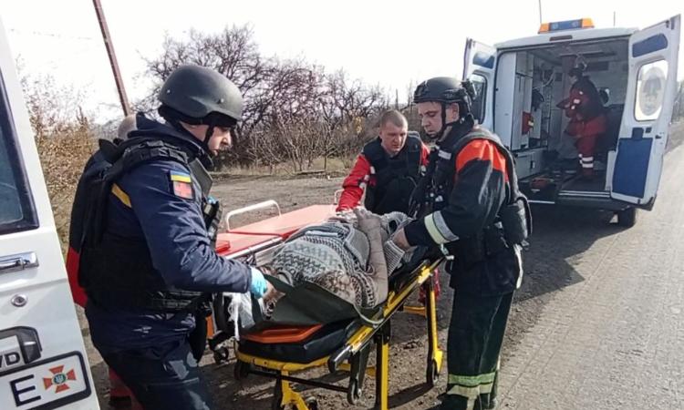У Добропіллі з-під завалів 5-типоверхівки врятували чоловіка