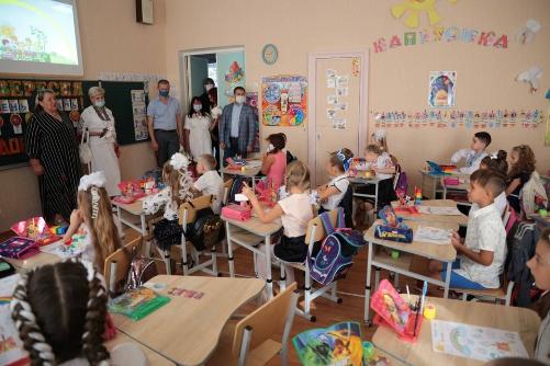 Сегодня в Северодонецке дети пошли в  обновленные после ремонта школы 