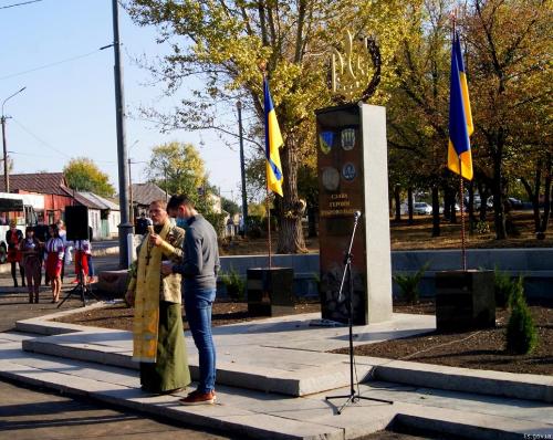 В Лисичанске возвели памятник добровольцам АТО 