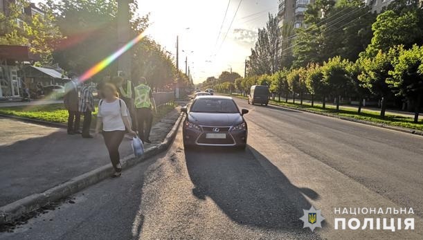 Водитель Лексуса в Краматорске сбил девушку