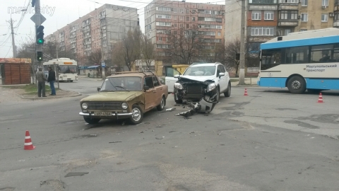 На одном из перекрестков Мариуполя произошло ДТП