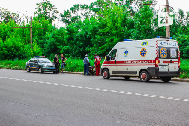 В Константиновке у водителя мопеда резко ухудшилось самочувствие за рулем  