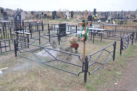 В Краматорске бомж воровал ограды с кладбища