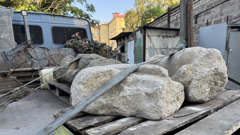 З Костянтинівської громади евакуювали половецькі статуї З Костянтинівської громади евакуювали половецькі статуї