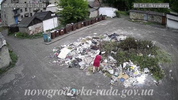 На мусорных площадках в Новогродовке появились… видеокамеры