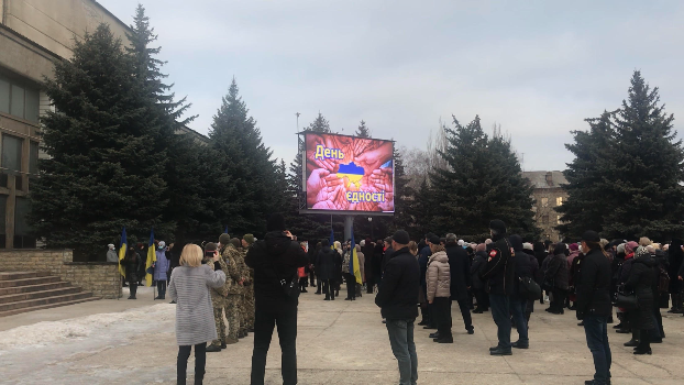 В Константиновке торжественно подняли Государственный Флаг по случаю Дня единения