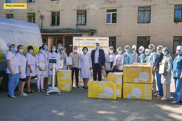 Современные аппараты ИВЛ передал «Фонд Рината Ахметова» больнице в Константиновке