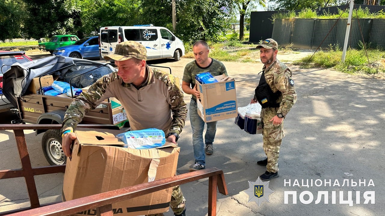 Поліцейські Донеччини доставили у прифронтову Костянтинівку допомогу