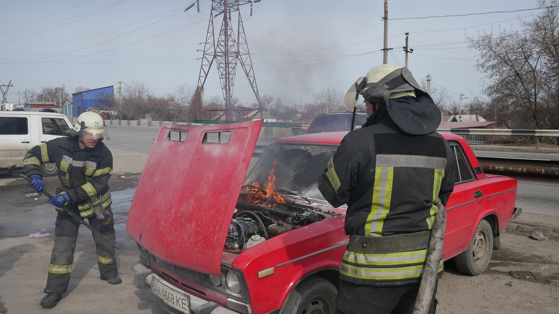 В Мариуполе вспыхнула легковушка