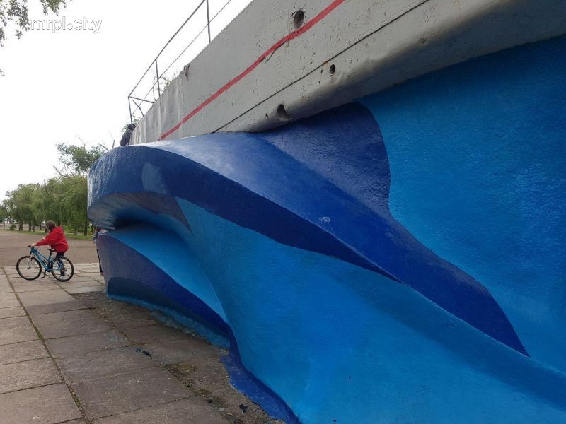 В Мариуполе исчезли следы вандалов с памятника морякам-десантникам