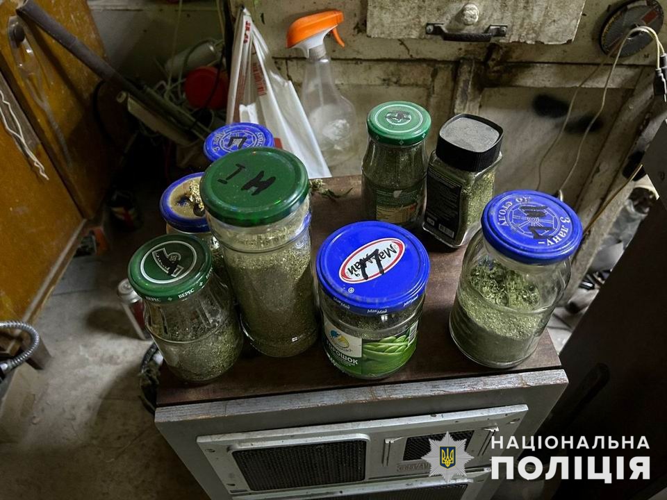 У мешканця Костянтинівки поліція вилучила більше кілограма марихуани