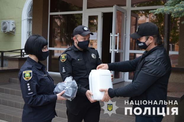 Волонтеры передали полицейским Краматорска и Дружковки  средства индивидуальной защиты