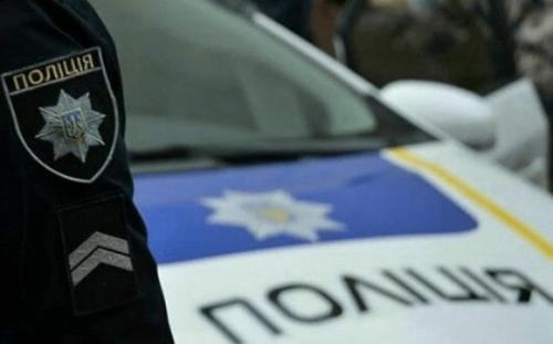 В Киеве мужчина захватил отделение банка: угрожает бомбой В Киеве мужчина захватил отделение банка: угрожает бомбой