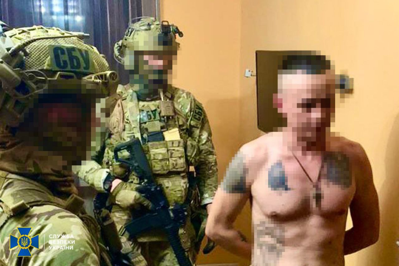 СБУ затримала дезертира, який готував теракт у центрі Запоріжжя за завданням спецслужб РФ СБУ затримала дезертира, який готував теракт у центрі Запоріжжя за завданням спецслужб РФ