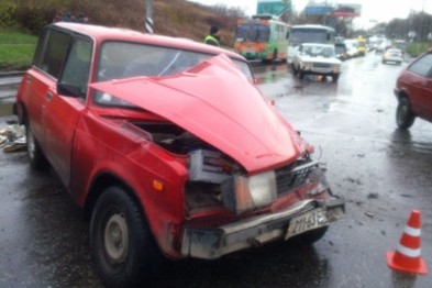 Сразу три автомобиля "Жигули" столкнулись в Краматорске