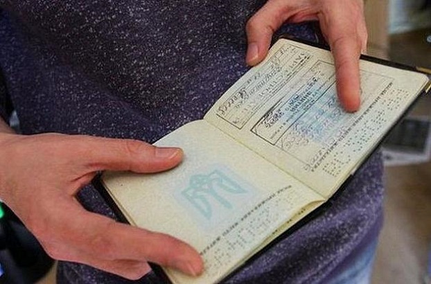 В Украине отменили прописку в бумажных паспортах